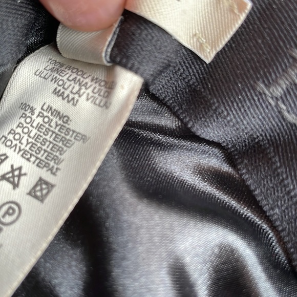 Authentic Like New Burberry Tweed Bucket hat, Medium. - Picture 6 of 6